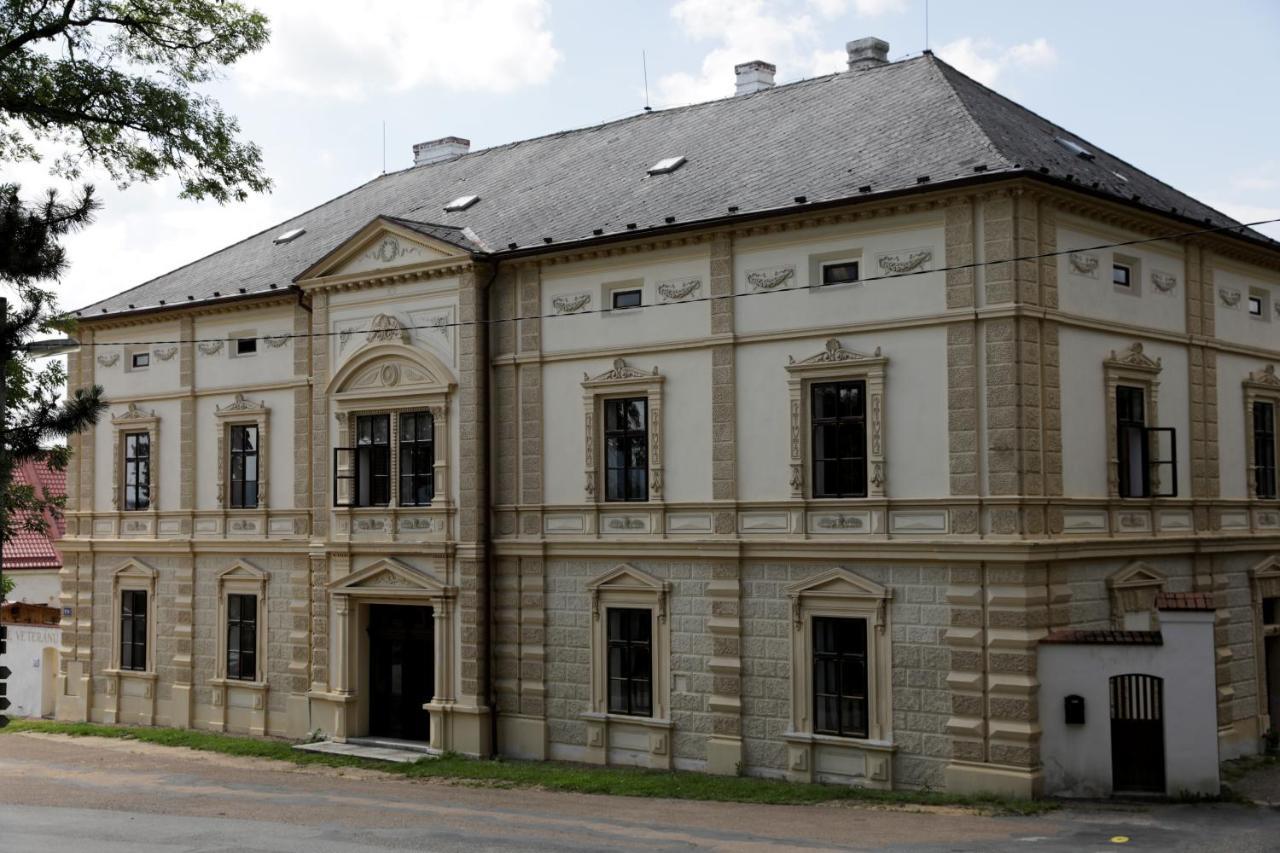 Historicke Apartmany Zelenohorska Posta Nepomuk Exterior photo